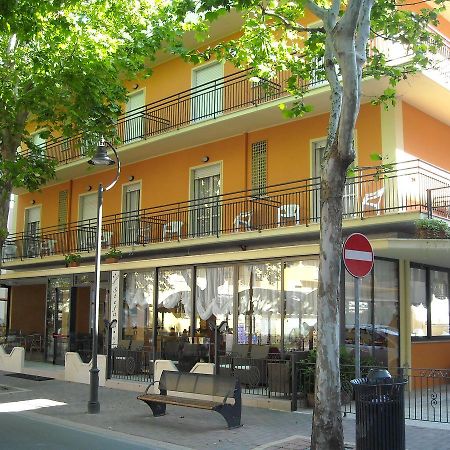 Albergo Santo Stefano ベラーリア・イジェア・マリーナ エクステリア 写真