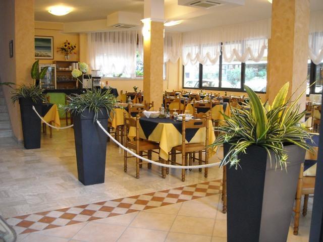 Albergo Santo Stefano ベラーリア・イジェア・マリーナ エクステリア 写真